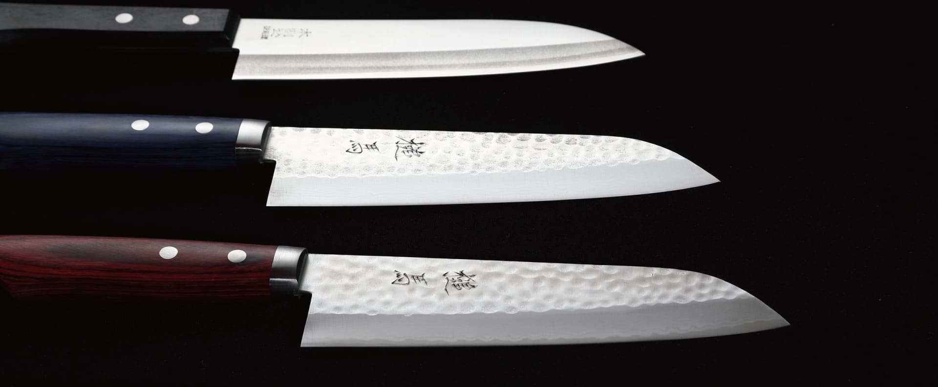 Photo of many kitchen knives